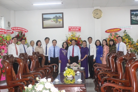 Lãnh đạo tỉnh Bình Dương thăm, chúc mừng các trường nhân Ngày Nhà giáo Việt Nam